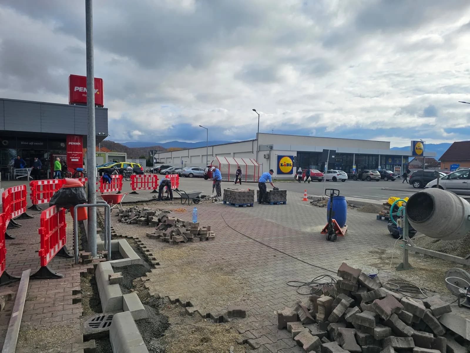 Reamenajare parcare supermarket - 3 